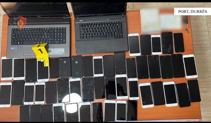 Tentoi të fuste kontrabandë 49 iPhone, arrestohet 53-vjeçari nga Kosova në Durrës