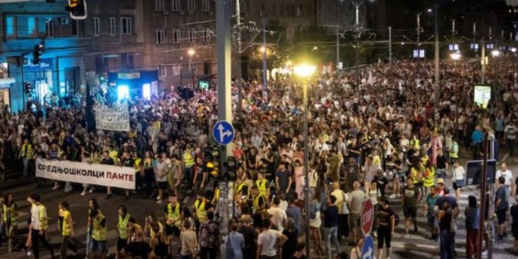 Nuk ndalen protestat në Beograd, kërkohen zgjedhje të parakohshme