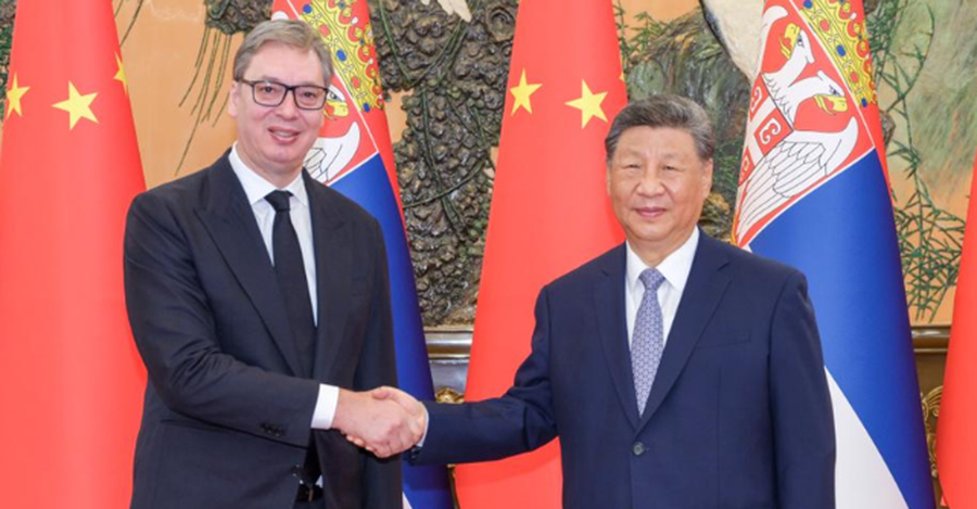 “Kinezët bërtasin emrin tim në rrugë”, Vuçiç pas takimit me Xi: Djalit do t’i mësoj gjuhën tuaj