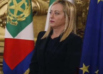 Pse Meloni u betua me një kostum Armani?