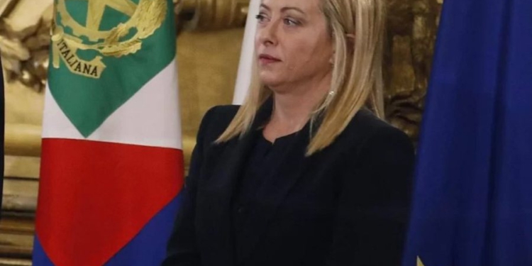 Pse Meloni u betua me një kostum Armani?
