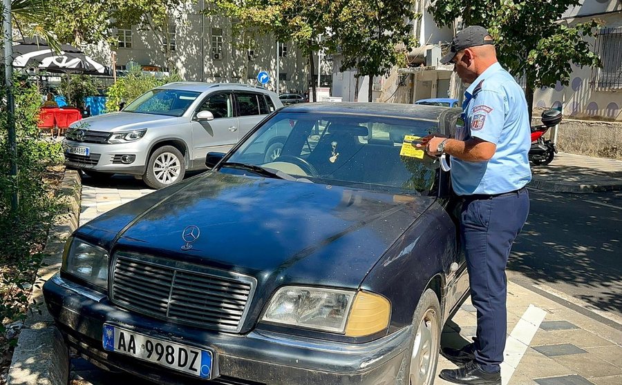 Njoftim i rëndësishëm i Bashkisë Tiranë, për pronarët e makinave të braktisura