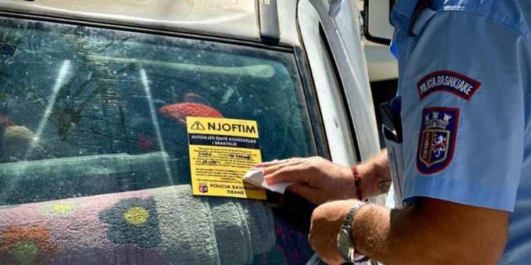 Makinat e braktisura në rrugët e Tiranës do konfiskohen, shefja e Policisë Bashkiake: Keni 30 ditë kohë, përndryshe humbisni pronësinë