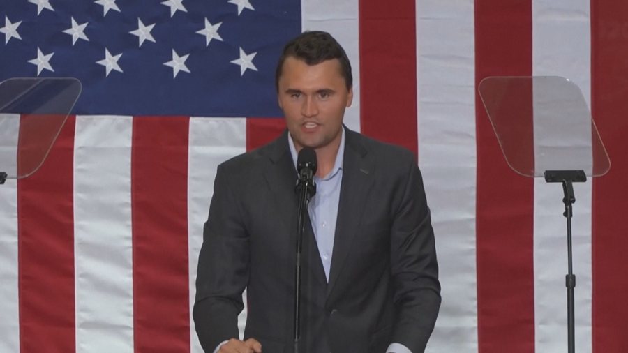 “The Charlie Kirk Show” vazhdon, Vance e drejton nga Shtëpia e Bardhë