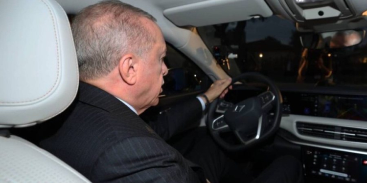 “Nga 0 në 100 km/h për vetëm 4,1 sekonda!” Erdogan merr i pari makinën e re elektrike turke