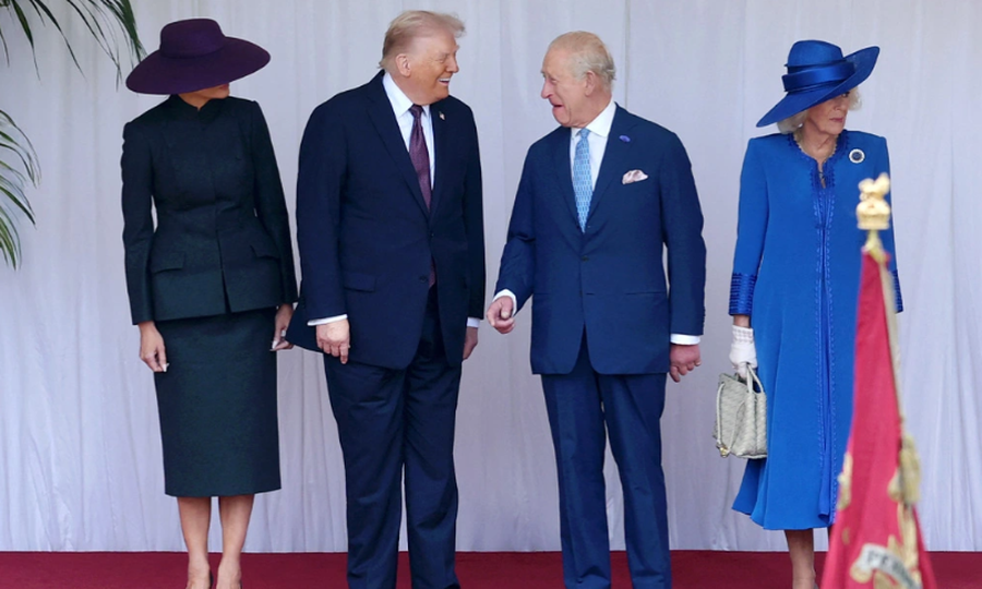 Trump thyen protokollin në Britani, u vonua 21 minuta dhe nuk u përkul para çiftit mbretëror