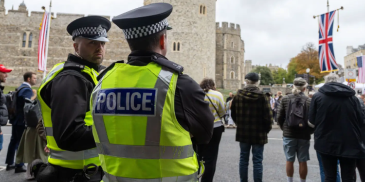 Britania hap portal për rekrutimin e spiunëve të huaj, MI6 do të operojë në “dark web”