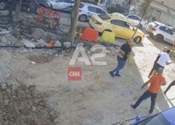 VIDEO / Plas grushti në Tiranë, dy kushërinjtë dhunojnë një person për motive pronësie