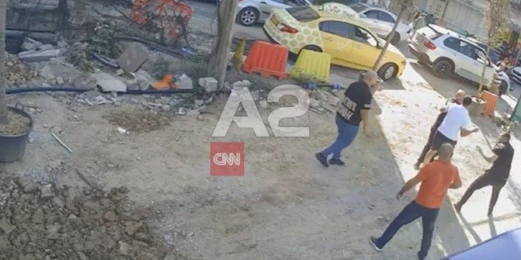 VIDEO / Plas grushti në Tiranë, dy kushërinjtë dhunojnë një person për motive pronësie