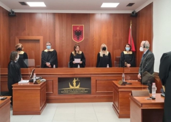 Avokatët e Vlorës denoncojnë bllokimin e çështjeve në Apel, akuzojnë KLGJ-në për kolaps