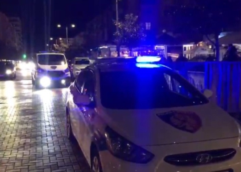 Gëlltiti kokainën që mos ja gjente policia, përfundon në spital i riu në Elbasan