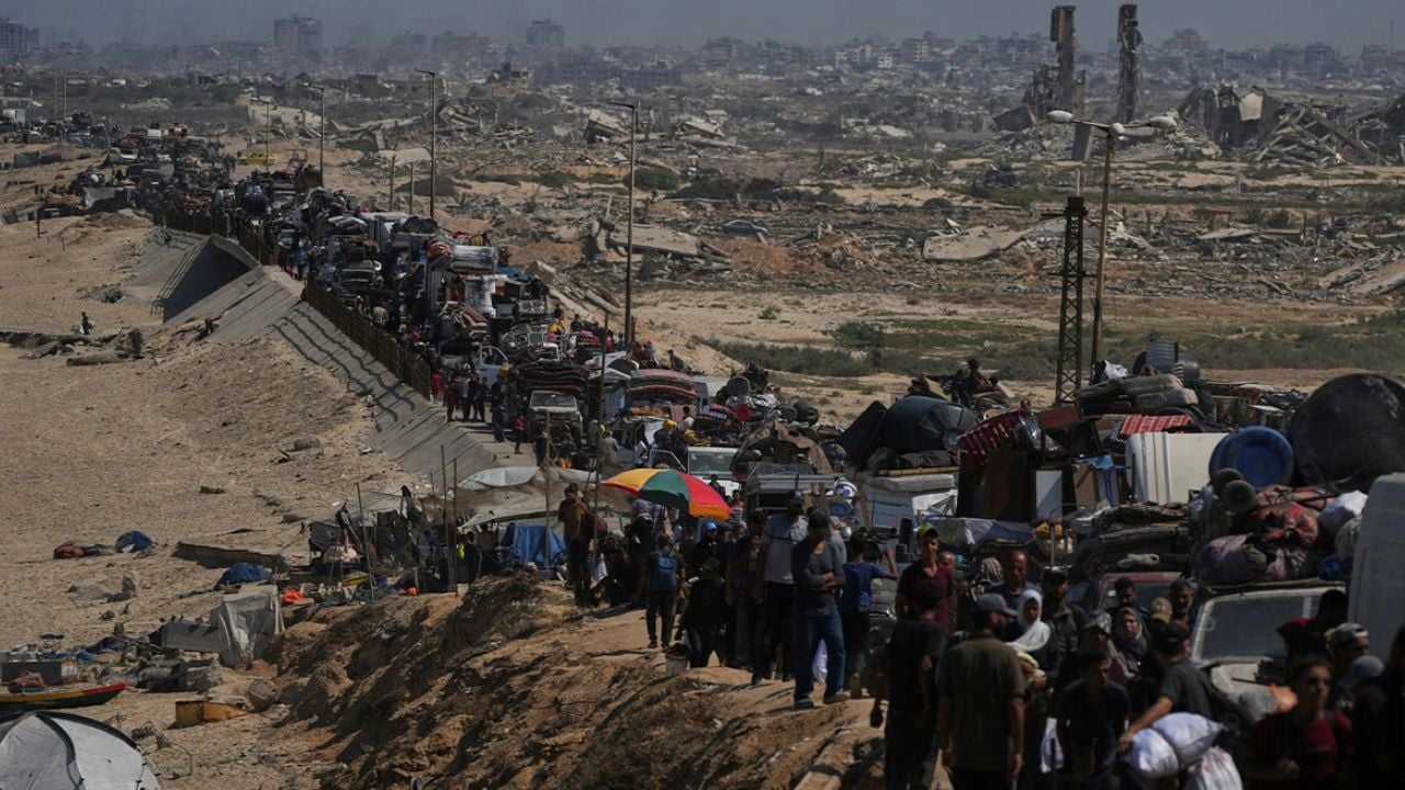 Pamje apokaliptike në Gaza, mijëra palestinezë kërkojnë arratisjen teksa tanqet izraelite mbushin rrugët  (VIDEO)