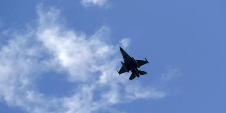Një avion rus fluturon pranë Alaskës/ Alarmohen SHBA-të, ngrenë në fluturim 4 “luftarakët” F-16