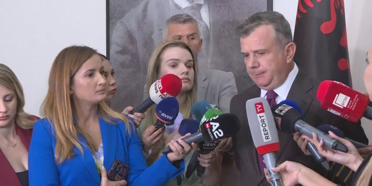 “Jemi plotësisht në zbatim të Kushtetutës”/ Balla: Diella, pjesë e dekretit të kryeministrit