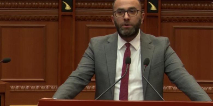 Bardhi: Ndryshimi i strukturës së re të Kuvendit duhet t’ju turpërojë, flisni për hapje kapitujsh e përralla integrimi
