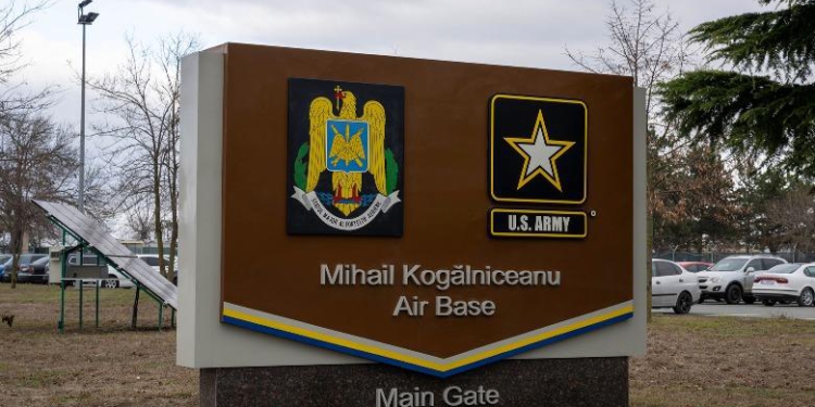Ish-komandanti i NATO, Breedlove: Kjo bazë ajrore në Ballkan do të jetë pikë kyçe për të ardhmen e Ukrainës