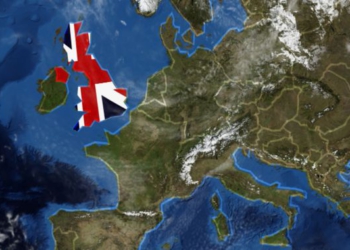 Debat i nxehtë në Britani, a do t’u hiqet emigrantëve “arma” që përdorin për t’i shpëtuar dëbimit?