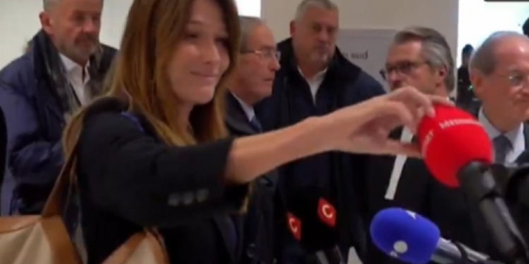 Sarkozy u dënua me 5 vite burg/ Carla Brunin si mban nervat sulmon mikrofonin e medias (VIDEO)
