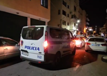 Durrës, vritet me thikë 51-vjeçari, gjendet i pajetë brenda banesës së tij (VIDEO/ EMRI) 