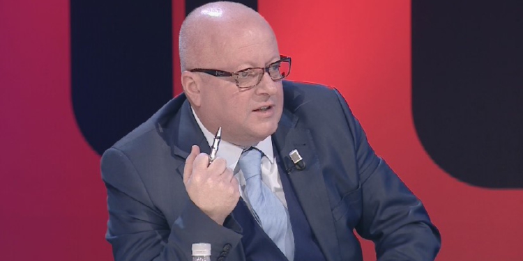 “Votat pro për interesa të ndryshme”, Gjokutaj për shkarkimin e Veliajt: Luftuam shumë për këtë dasmë dhe një ditë e gjetëm shtruar