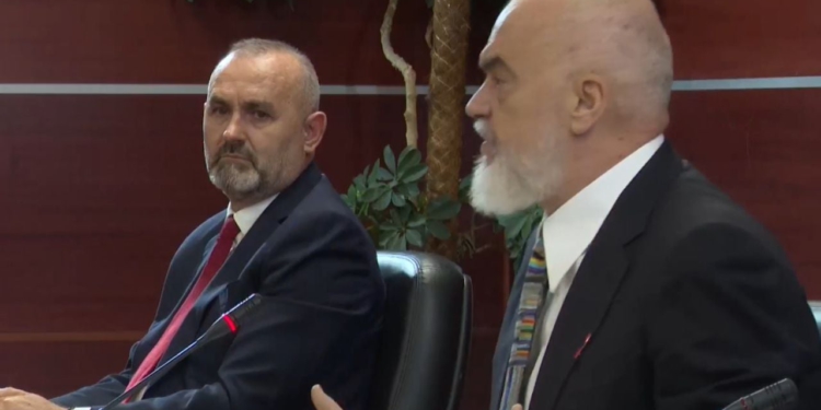 Manja ia kalon stafetën Lamallarit, Rama nuk kursen kritikat: Drejtimi i ministrisë së Drejtësisë ka mbetur në Dibër
