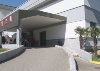 Kërcënoi Drejtorin e Spitalit të Durrësit, nis hetimi për 41-vjeçarin
