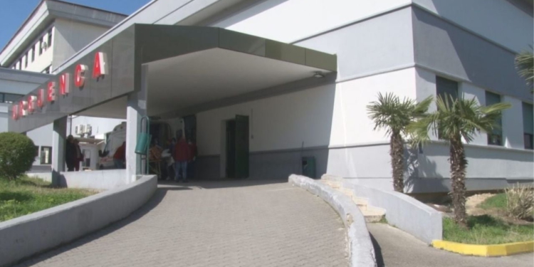 Kërcënoi Drejtorin e Spitalit të Durrësit, nis hetimi për 41-vjeçarin