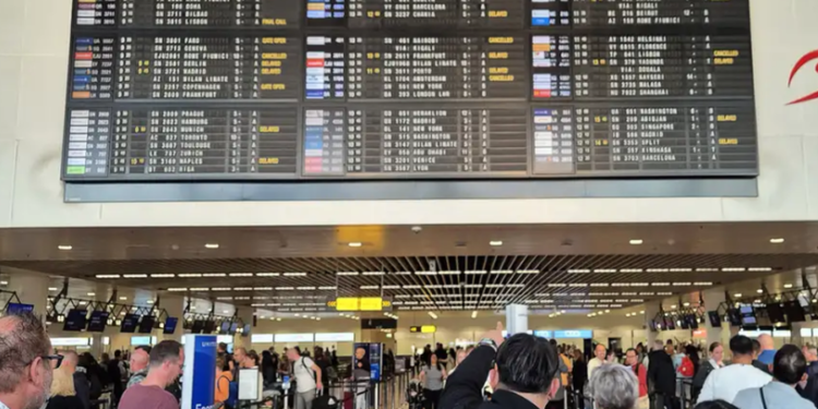 Sulmet kibernetike në aeroportet europiane, çfarë duhet të dini për rastet e deritanishme