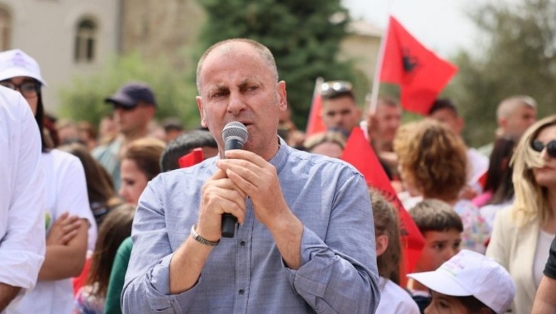 Rrethimi i Rrugës Egnatia me asfalt, kryebashkiaku i Peqinit s’pranon kritikat: Rruga shfrytëzohet edhe nga banorët e zonës