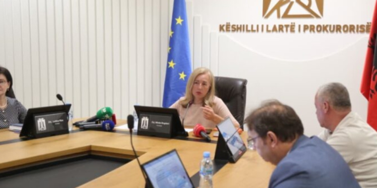 “Çfarë jemi ne, agjenci udhëtimi?”/Përplasje në KLP, akuza për abuzim me buxhetin