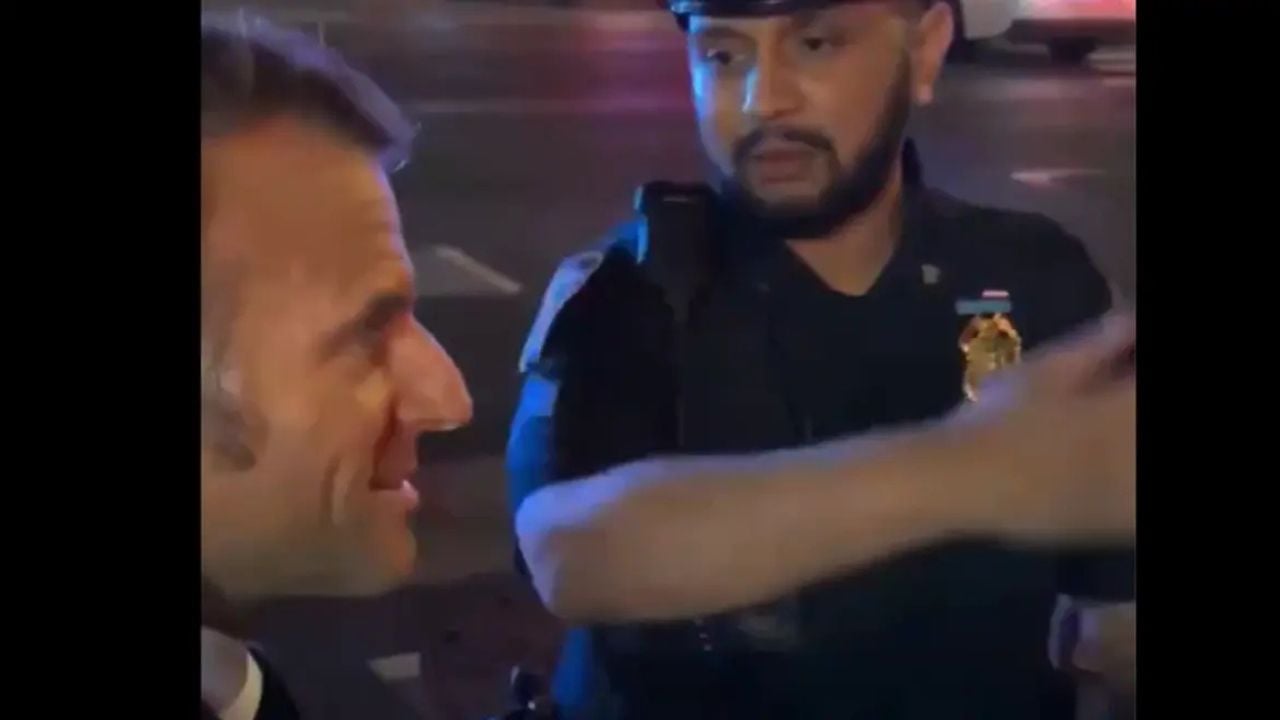 Policia e ndalon sepse po kalonte eskorta e Trump, Macron telefonon presidentin: Po pres në rrugë sepse po kaloni ju.. (VIDEO) 