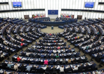 PE refuzon të mbajë një minutë heshtje për Charlie Kirk/ Eurodeputetët godasin tavolinat dhe bërtasin ( Video)