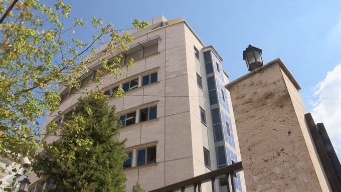 “25 mijë € u zhdukën përmes emailit”, Prokuroria Tiranë kërkon 10 vite burg për nigerianin