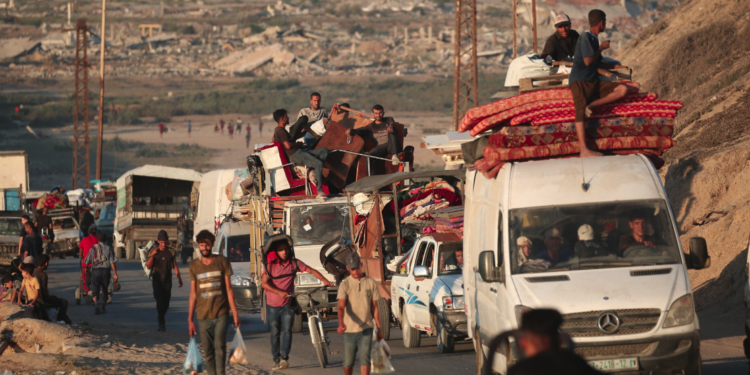 Forcat e Mbrojtjes së Izraelit: Mijëra palestinezë po evakuohen nga Gaza