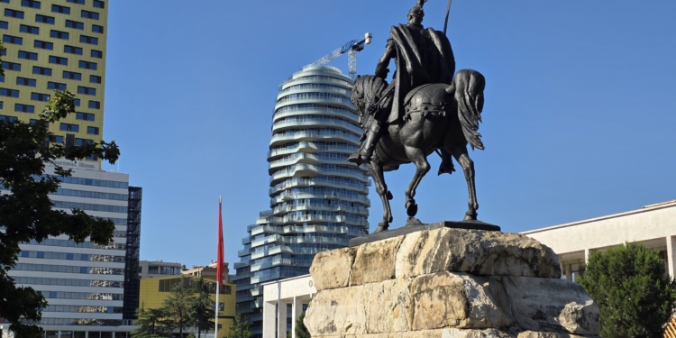 Zvicra e Suedia mesazh për Shqipërinë: Autonomia vendore, e panegociueshme