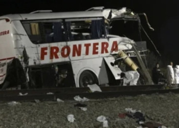 Tragjedia/ Treni përplaset me autobusin në Meksikë, 8 të vdekur dhe 45 të plagosur (VIDEO)