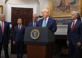 Presidenti Trump e lidh autizmin me Tylenolin, u kërkon grave shtatzëna ta shmangin