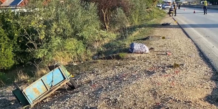 Aksident në autostradën Rrogozhinë-Lushnje/ Autobusi me targa greke merr përpara motorin, vdes në vend 72-vjeçari