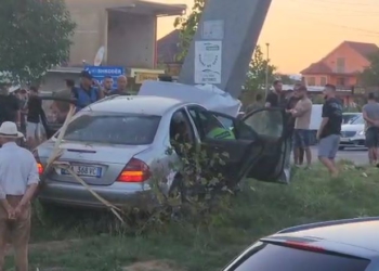 VIDEO/ Babë e bir humbën jetën në aksidentin tragjik, pamje nga përplasja në aksin Shkodër-Hani i Hotit (Detajet)