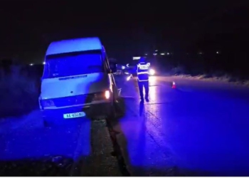 Aksidenti me vdekje në aksin Elbasan-Peqin, policia vë në pranga drejtuesin e fugonit dhe të mjetit të pastrimit (EMRAT)