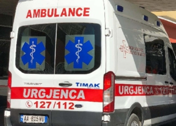 Tiranë/ Makina përplas skuterin me dy të mitur, 13 dhe 6 vjeç. Arrestohet drejtuesi i automjetit