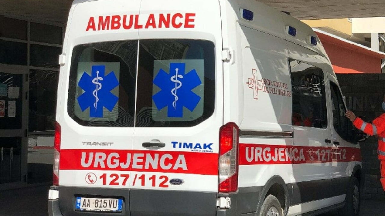 Tiranë/ Makina përplas skuterin me dy të mitur, 13 dhe 6 vjeç. Arrestohet drejtuesi i automjetit