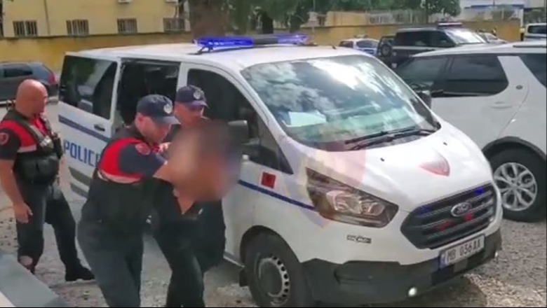 Futi me forcë të riun në makinë, arrestohet ‘pengmarrësi’ 33-vjeçar në Sarandë