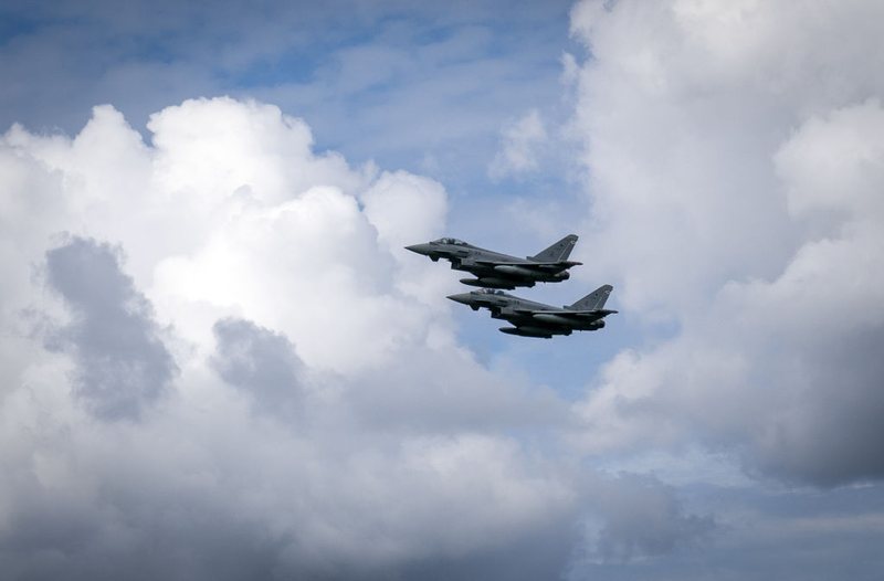 Avionët luftarakë rusë mbi hapësirën ajrore, çfarë parashikon neni 4 i NATO-s?