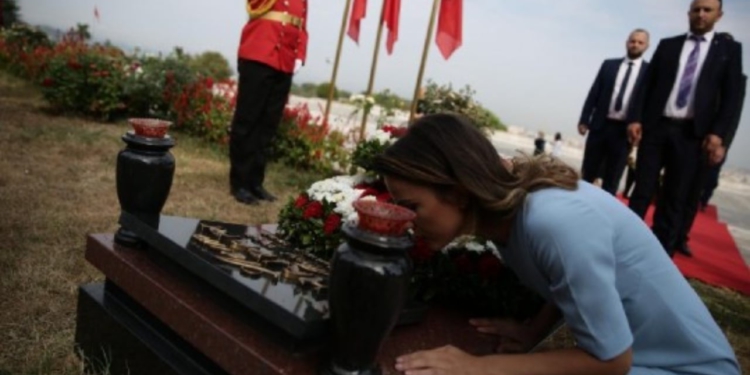 / Rudina Hajdari kujton të atin në 27-vjetorin e vdekjes: Më ka përndjekur dyshimi, kush kishte dorë në vrasjen tënde