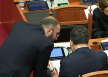 “Është kukull e Ramës dhe peng i Zotos”, PD kërkon shkarkimin e Peleshit dhe përsëritje të seancës