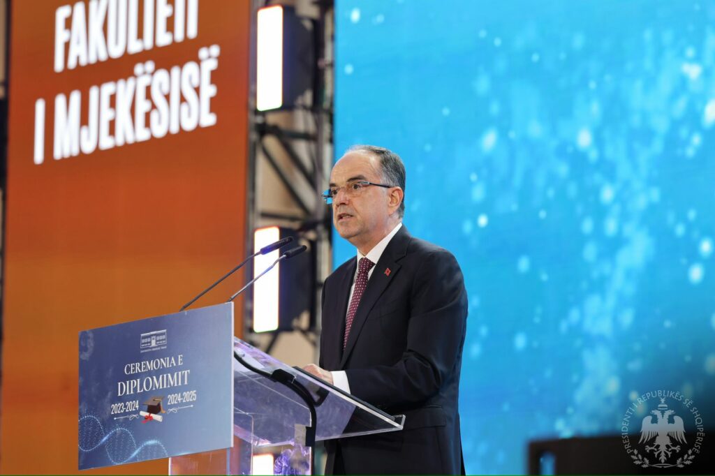 Begaj me studentët e Mjekësisë: Keni një mision të shenjtë, Shqipëria ka nevojë për ju!