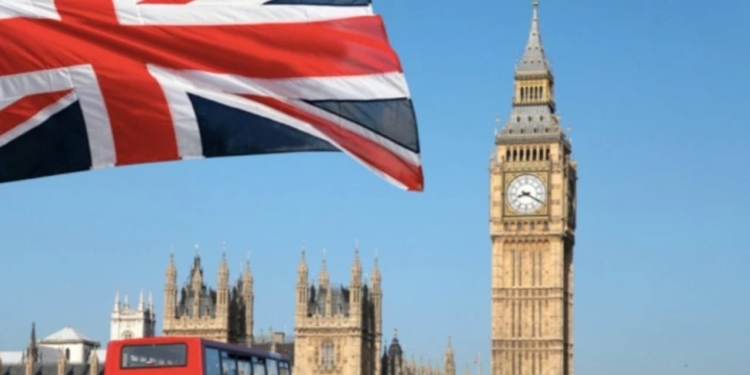 Emigracioni ilegal/ Britania e Madhe pritet të aplikojë letërnjoftimet digjitale, preken edhe shqiptarët