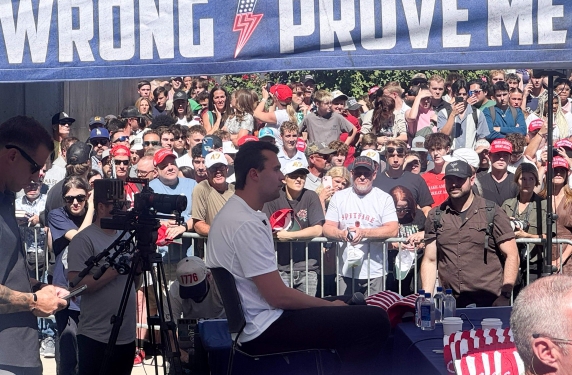 “Dua të jem provokues”/ Charlie Kirk, influenceri me miliona ndjekës që tronditi politikën amerikane