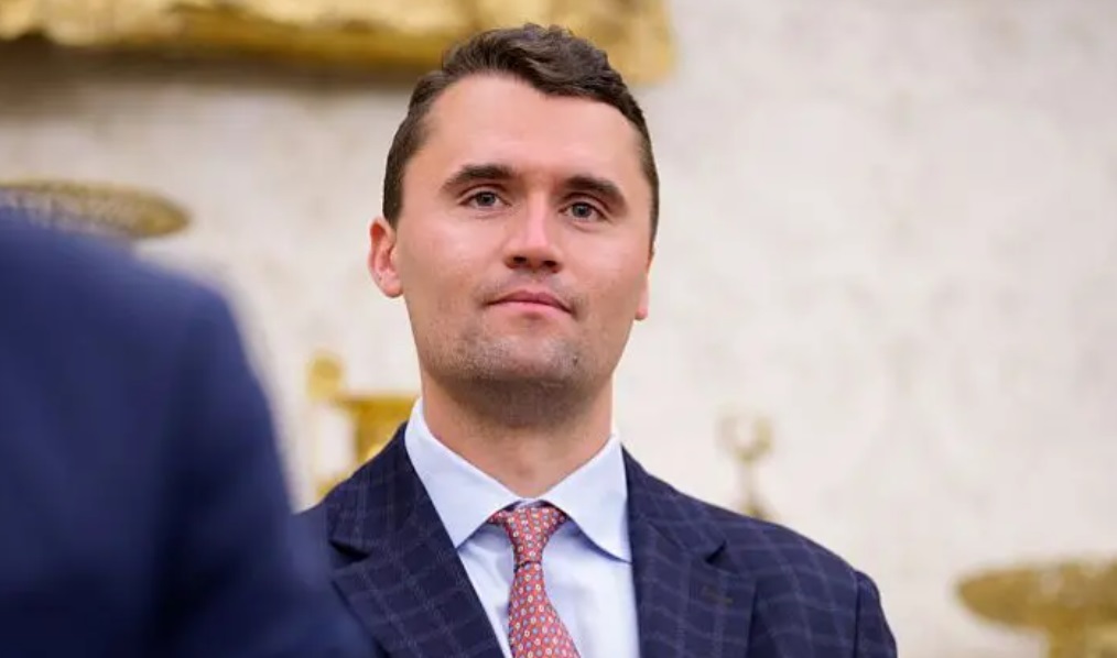 U qëllua me armë zjarri, ndërron jetë Charlie Kirk, mbështetës i Donald Trump
